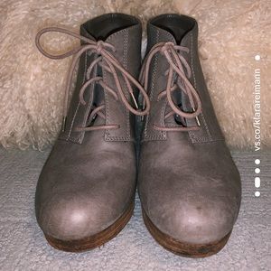 Dr. Scholl’s beige lace-up wedges